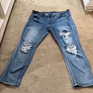 Judy Blue Distressed Boyfriend Jeans in Light Blue